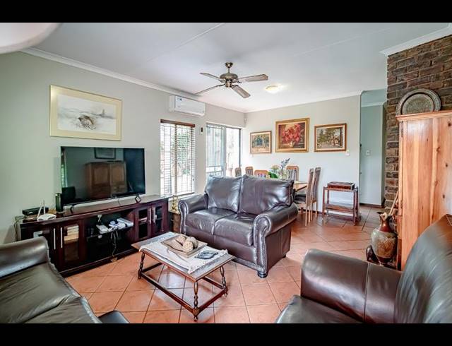 3 BEDROOM HOUSE FOR SALE IN SINOVILLE